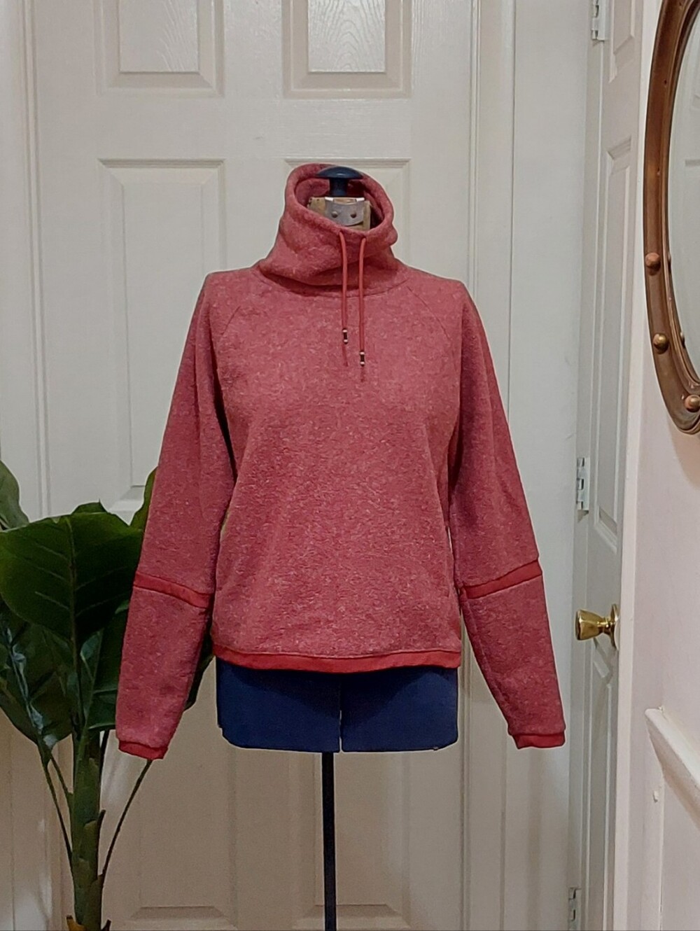 Nike Dusty Rose Pullover Turtleneck Sweater Size Small